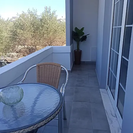 Paradise Apartment, Village